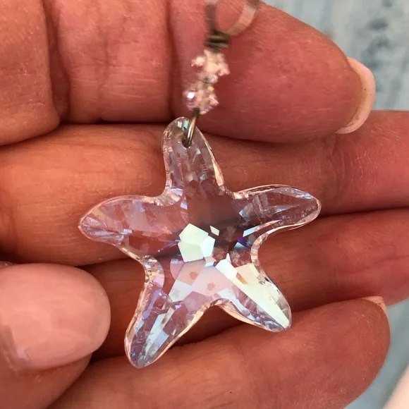 Pretty little crystal starfish charm with silver wire & hook and 2 crystal beads - Picture 7 of 10